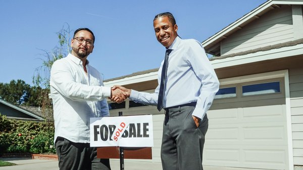 Comprendre l'avant-contrat immobilier : distinctions entre le compromis de vente et la promesse de vente